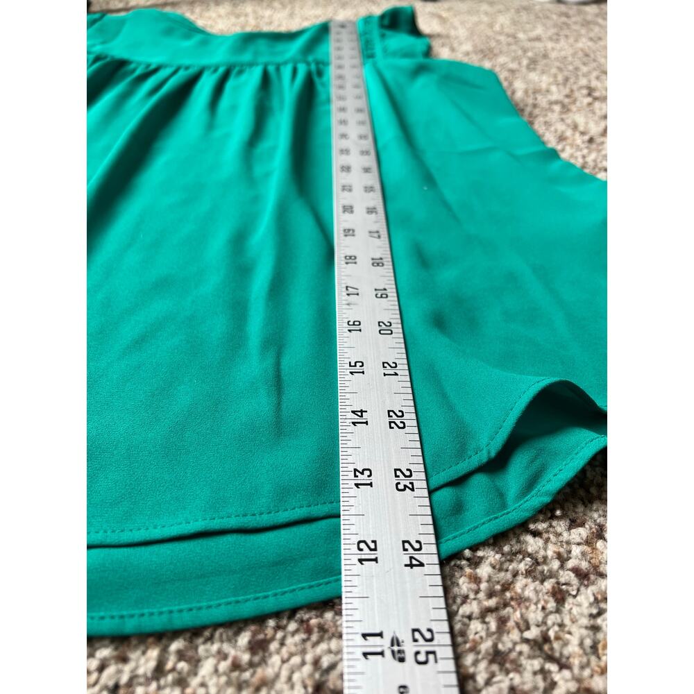 Women's LOFT Sleeveless Blouse, XS, Kelly Green. Ruffle Shoulder, Flowy - Picture 8 of 8